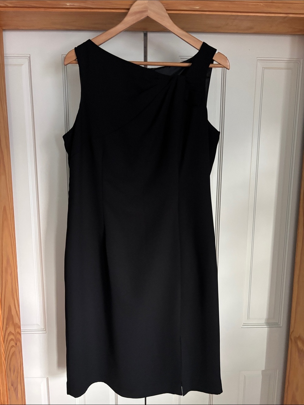 Jones Wear Black Sleeveless Sheath Dress